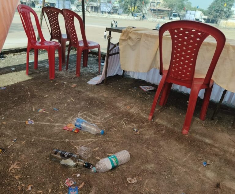 खेल या शराब अड्डा? तखतपुर NPL में खुलेआम नशाखोरी! हाई स्कूल मैदान में उड़ रही है खेल की गरिमा