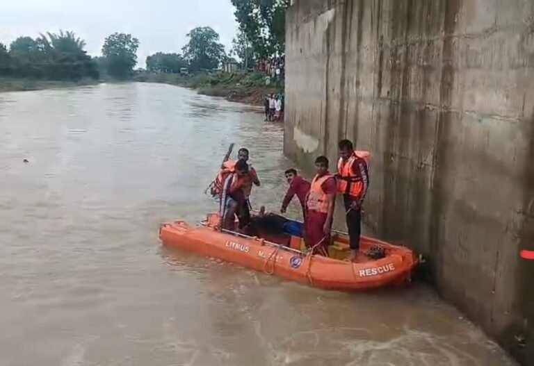 एनीकट पार करते समय बह गई चप्पल, पकड़ने के प्रयास में 38 वर्षीय युवक की डूबकर मौत
